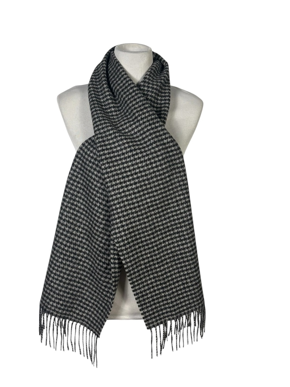 Fishers Finery 100% Pure Cashmere Gray Houndstooth Rectangle Fringe Scarf